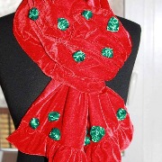 шарф и бархата , украшен розами , сделанными в ручную!)))
