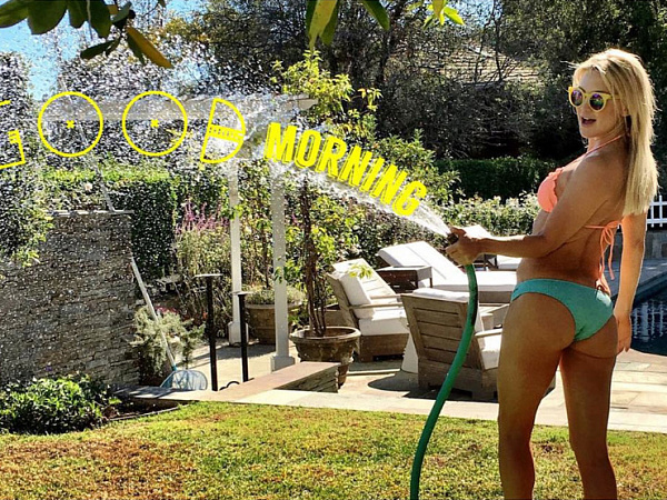 Kate hudson in a bikini