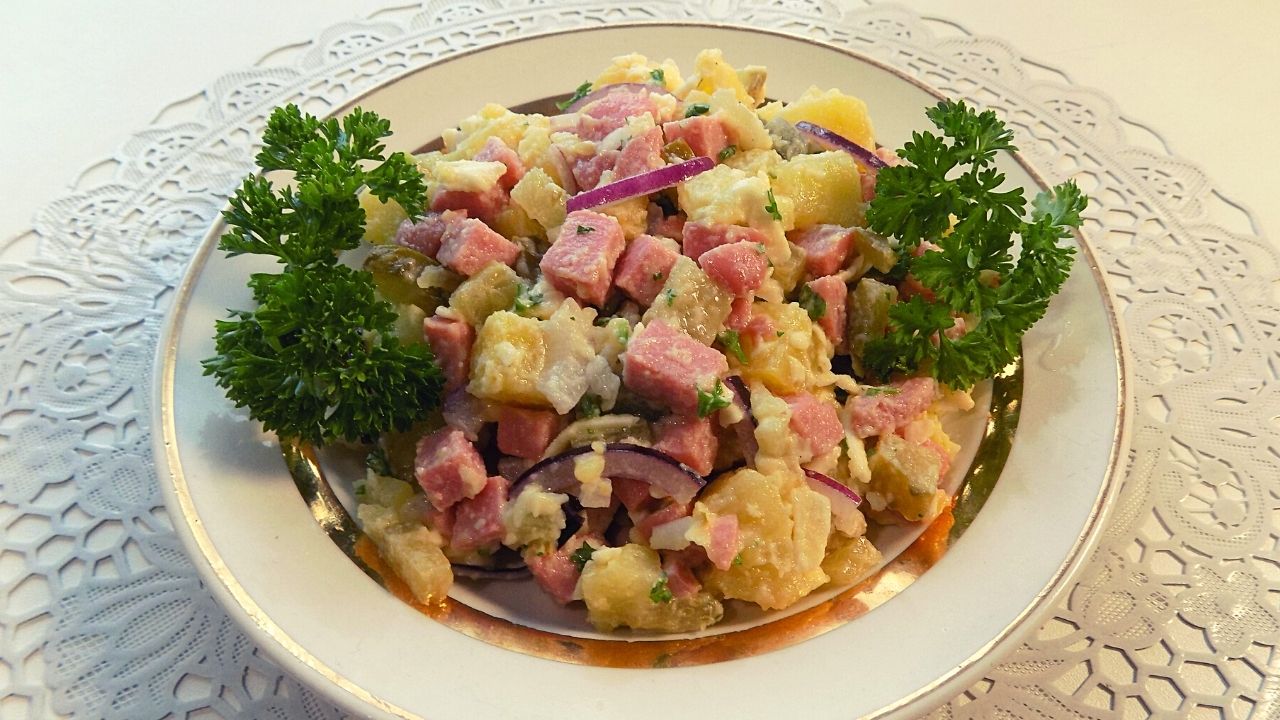 Картофельный салат с солеными огурцами.jpg