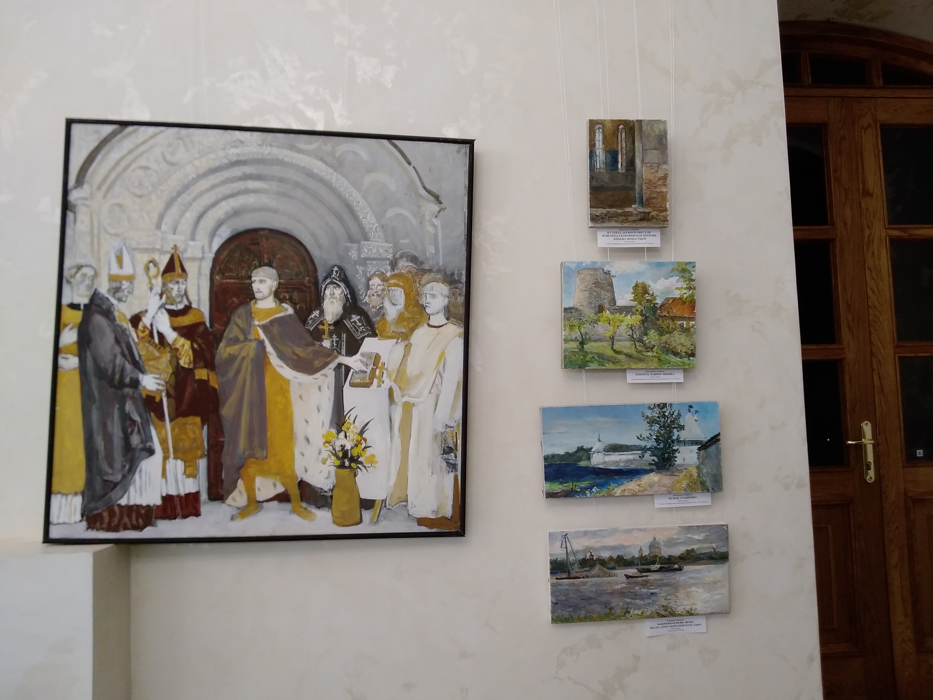 Экспозиция выставки в Александро-Невской лавре.jpg