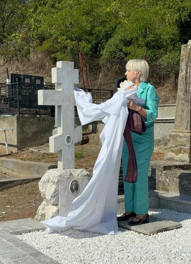 Открытие памятника Татьяне Корш 22.00.40_83111d3f.jpg