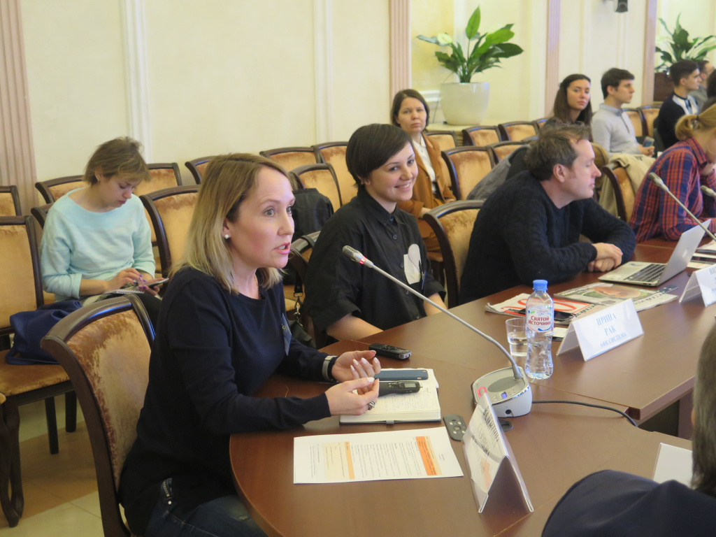 Сазонова слева.JPG