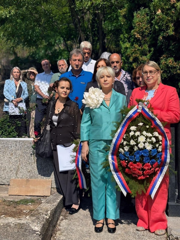 На открытии памятника Татьяне Корш.jpg