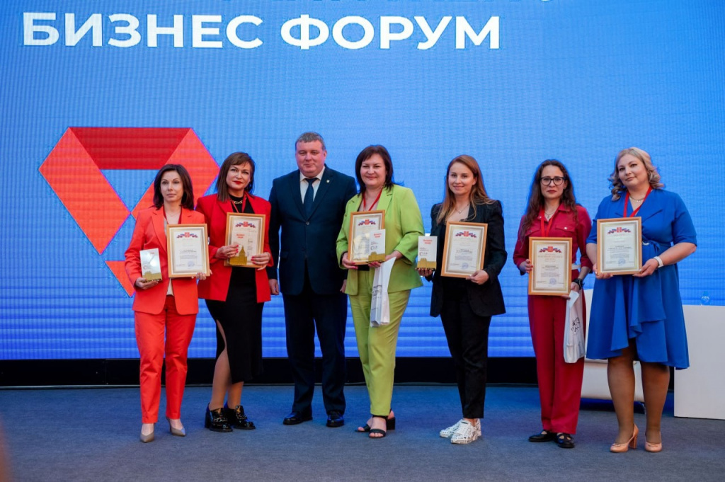 награждение заслуженнх женщин Тулы Беспалов.jpeg