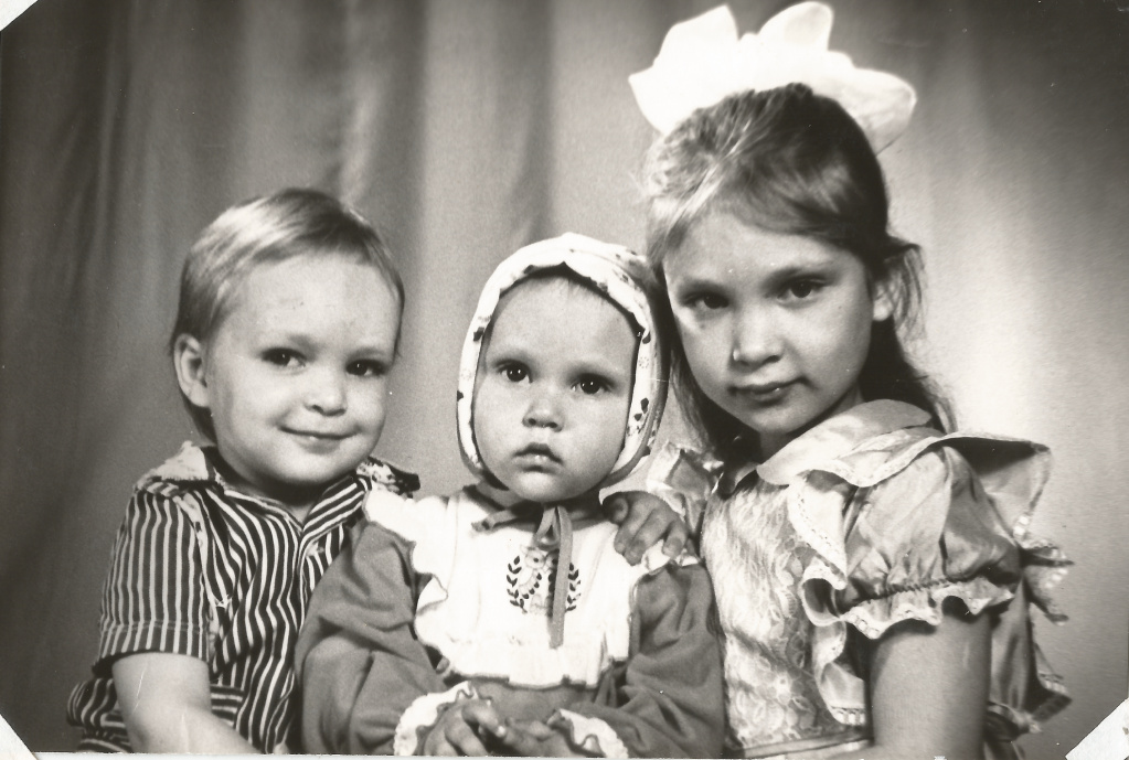 Первые трое детей в семье Чувикиных.jpg