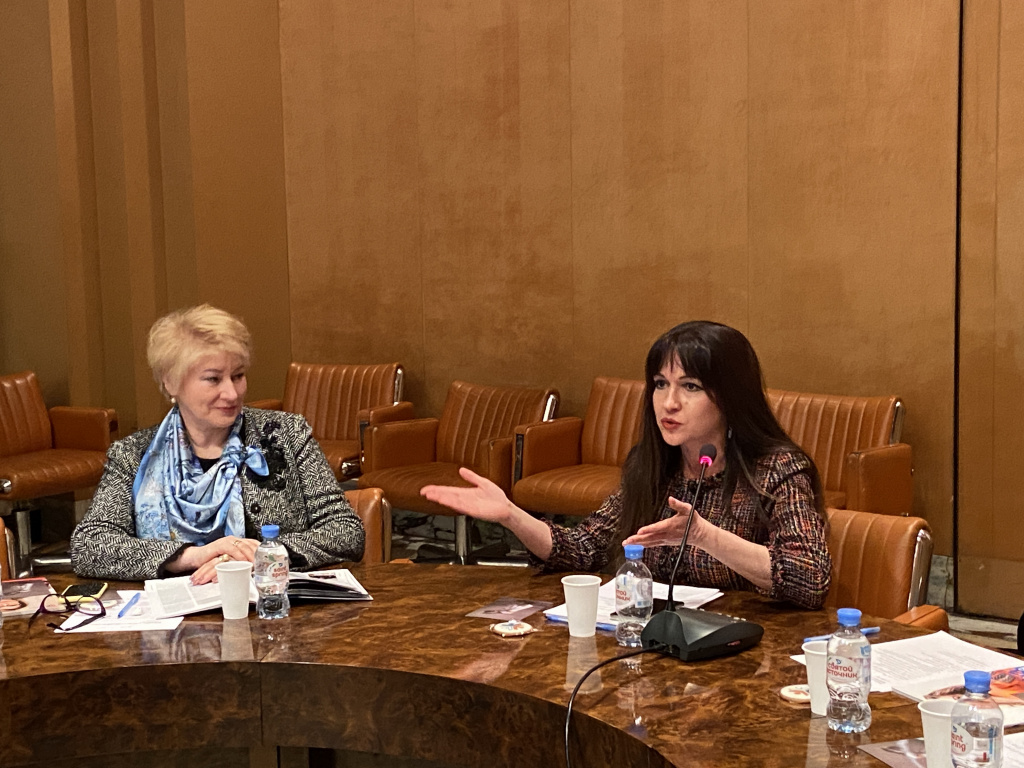 насакина выст.jpg