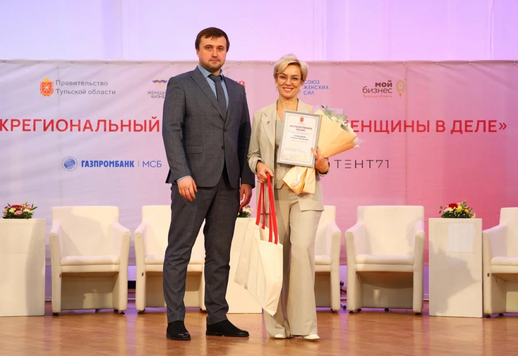 ярошенко награждает IMG_7585.JPG