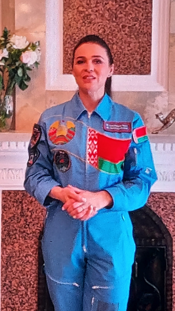 Первый космонавт Беларуси Марина Василевская приветствует участников Форума.jpg Первый космонавт Беларуси Марина Василевская приветствует участников Форума.jpg