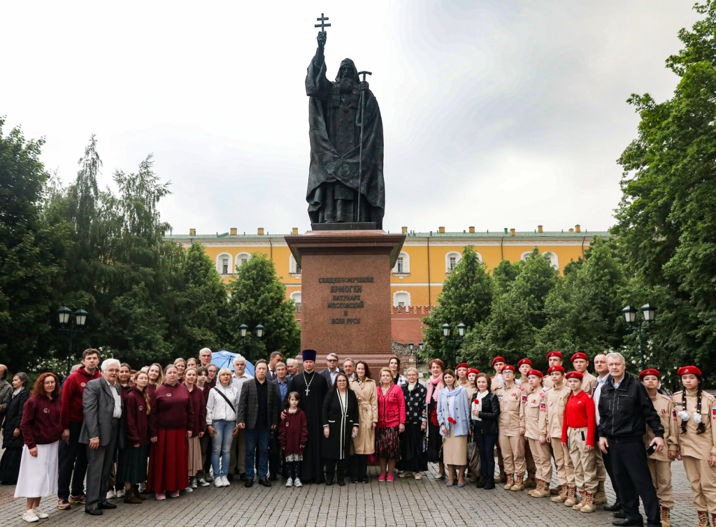 Памятник Гермогену 601-.jpg