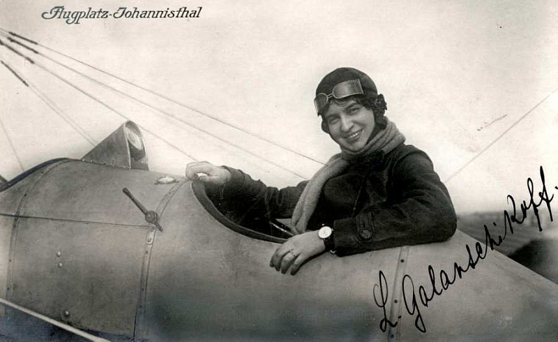 Лидия Зверева авиатрисса.jpg