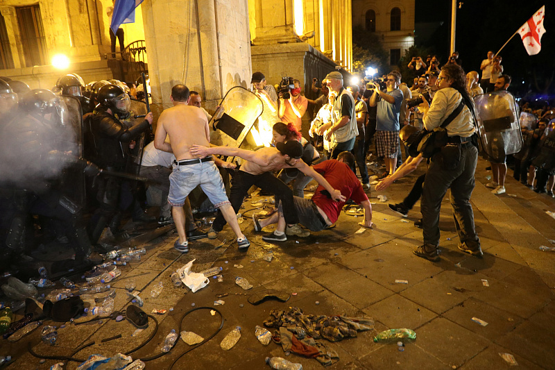 9842019-06-20T203731Z_1222911118_RC1B8AA1A470_RTRMADP_3_GEORGIA-PROTESTS-.jpg