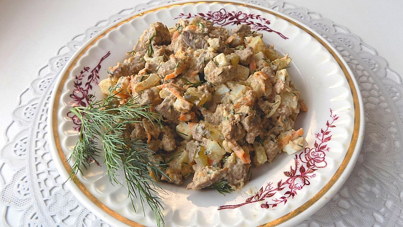 Салат с куриной печенью.jpg